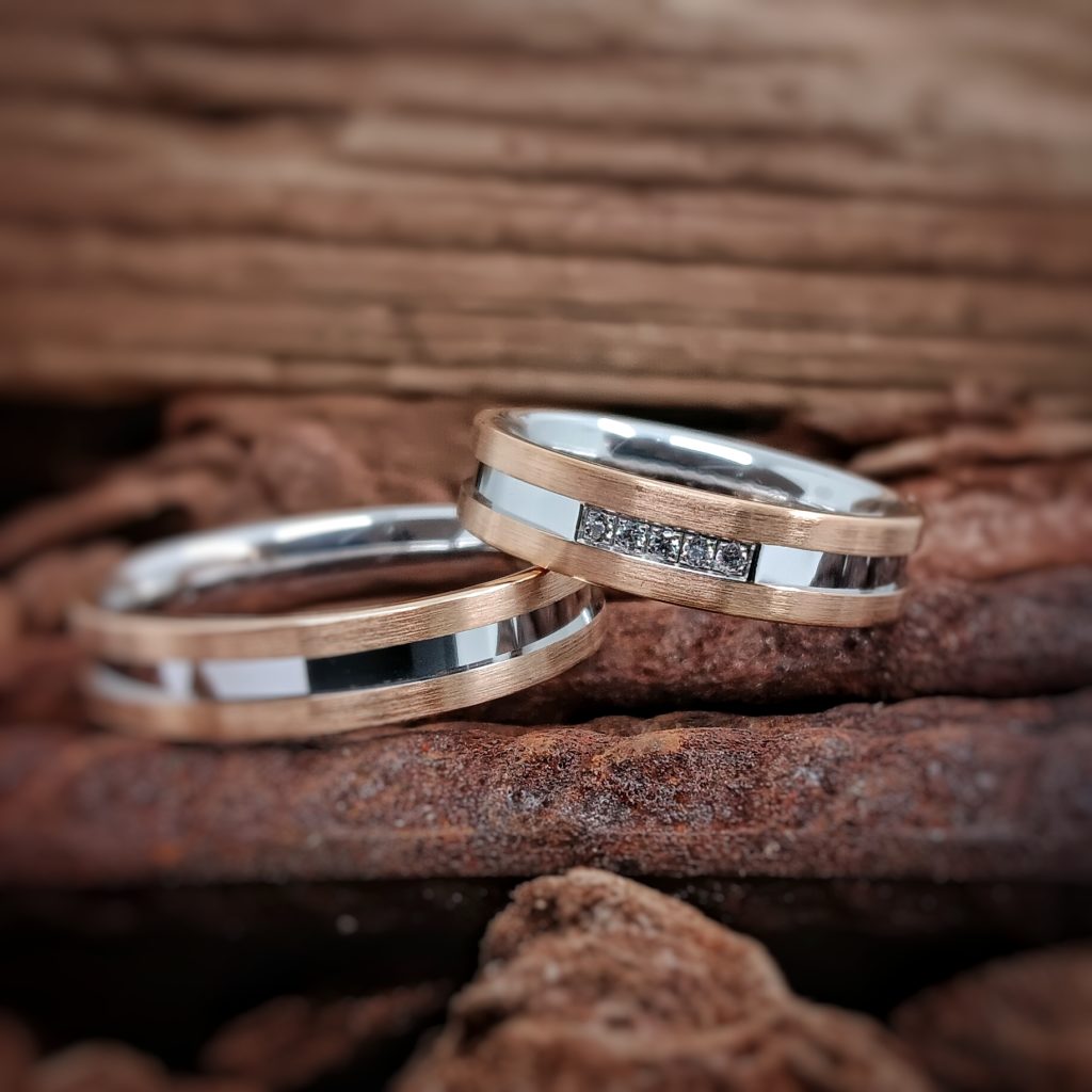 Eheringe in Weiss- und Roségold, Damenring mit 5 Brillanten